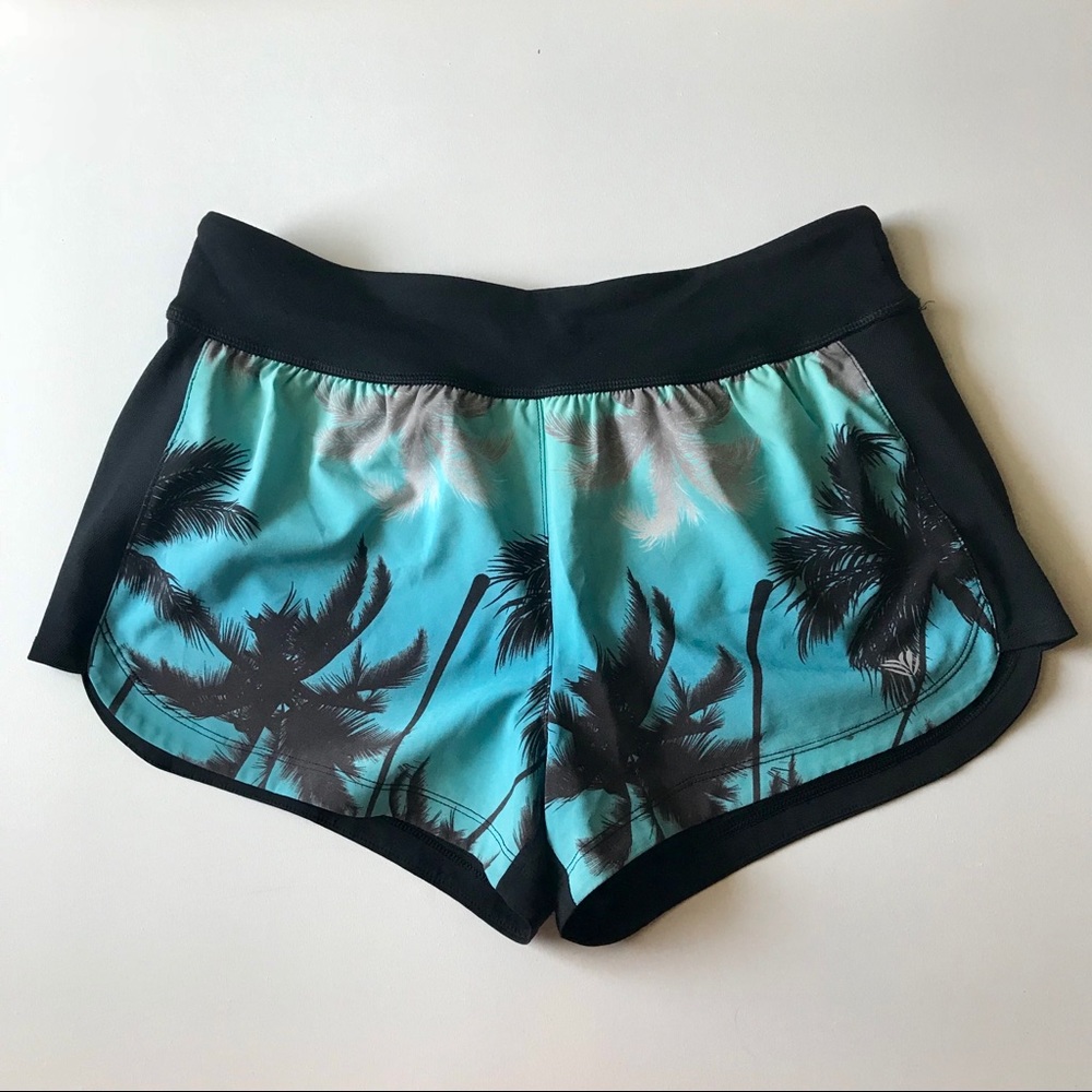 Running Shorts in Tropical Print